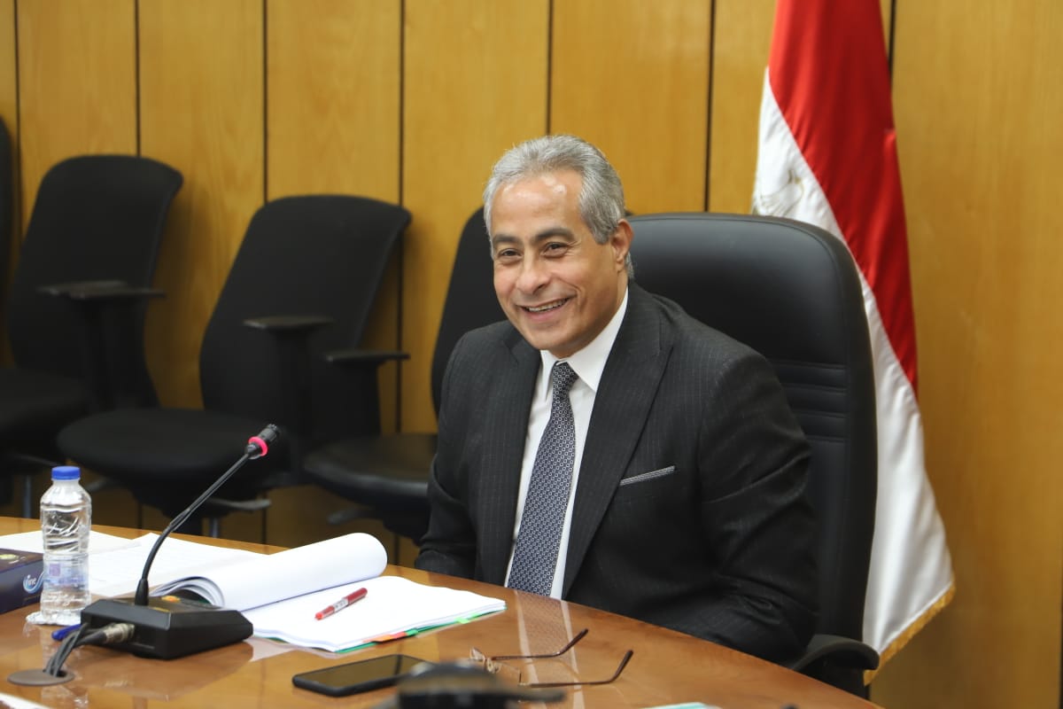 وزير القوى العامله 
